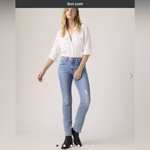 NWT LEVIS 724 HIGH-RISE SLIM STRAIGHT JEANS DISTRESSED MEDIUM WASH- Size 29